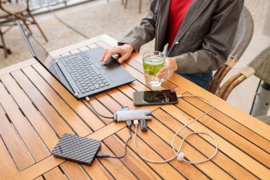Hub & SnG Portable HDD_Model Lifestyle 2