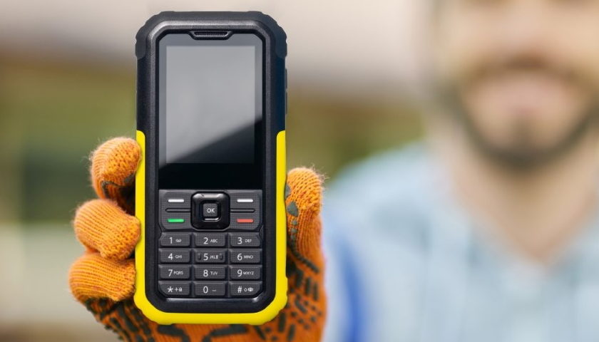 Odolný tlačítkový 4G telefon